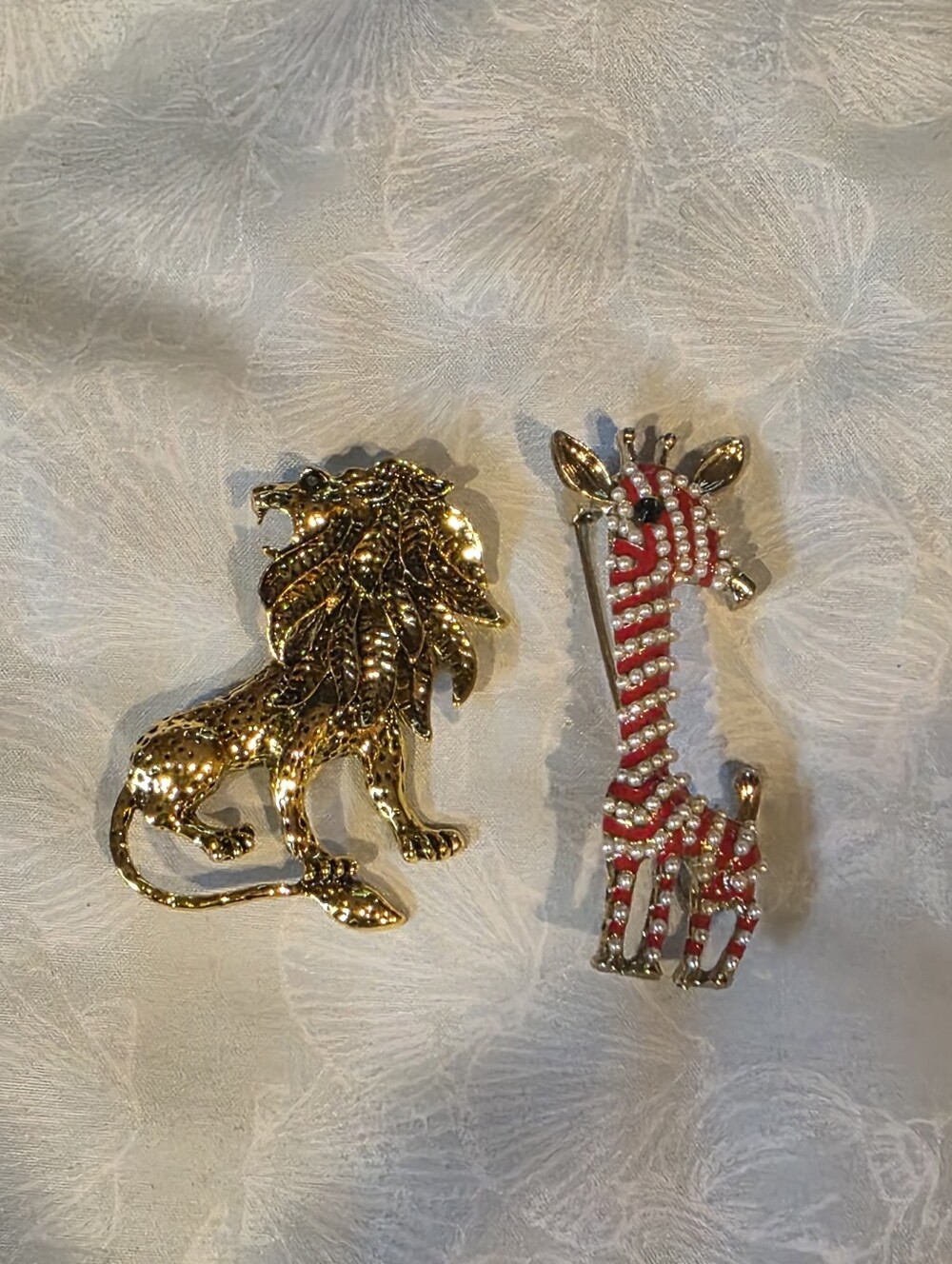 Safari Animals Gold Lion & Red-Accented Giraffe Brooch Set